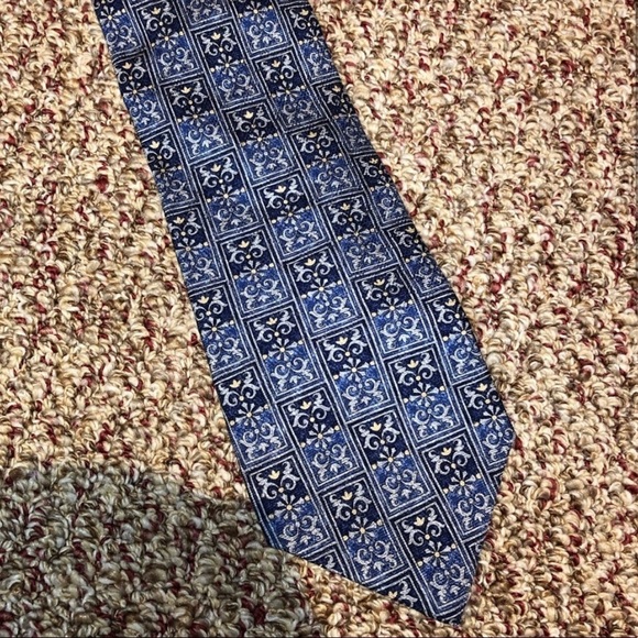 Club Room Tie - Picture 2 of 5